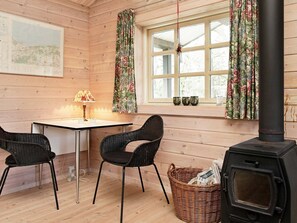 2 Schlafzimmer, Babybetten, individuell eingerichtet
