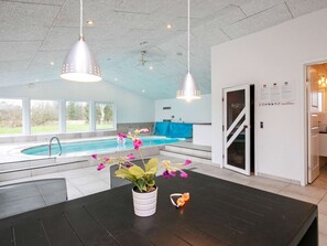 Hus | Pool | Indendørs pool, udendørs pool