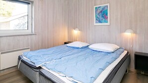 5 bedrooms, cots/infant beds - Tranquil Holiday Home in Blåvand With Sauna (Blavand)