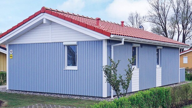 A single-story building with a red-tiled roof, a small window, and a door. - Holiday Home in GrÃ¶mmitz (Groemitz)