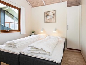 4 bedrooms - 8 Person Holiday Home in Ulfborg (Ulfborg)