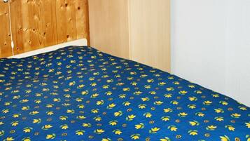 3 bedrooms, cots/infant beds
