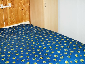 3 bedrooms, cribs/infant beds