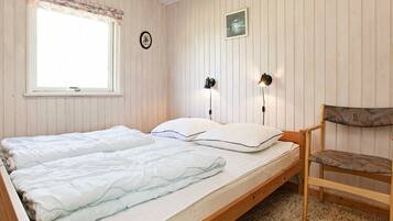 4 Schlafzimmer, individuell eingerichtet, Babybetten