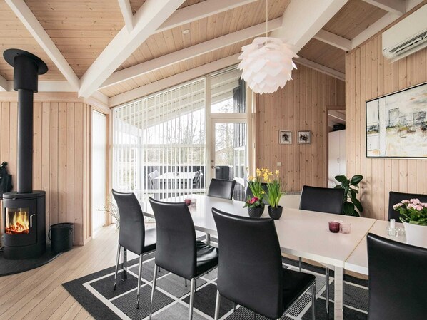 House | Dining - 8 Person Holiday Home in Saltum (Saltum)