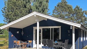 A small, single-story building with a covered patio area. - 6 Person Holiday Home in Rodby-by Traum (Rodby)