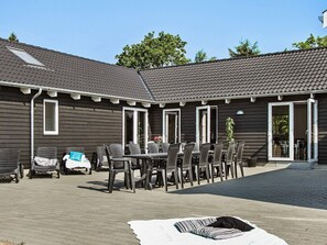 Outdoor dining - 5 Star Holiday Home in Blavand (Blavand)