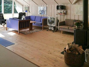DVD player - Captivating Holiday Home in Glesborg With Sauna (Glesborg)