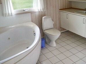 Spa treatment - Captivating Holiday Home in Glesborg With Sauna (Glesborg)