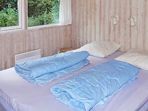 3 bedrooms, cots/infant beds - Captivating Holiday Home in Glesborg With Sauna (Glesborg)