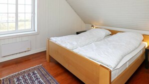4 bilik tidur, katil bayi/kot 