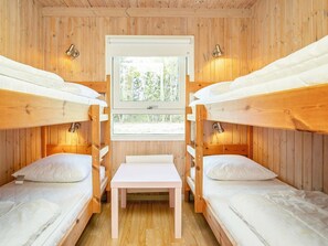 3 bedrooms, cribs/infant beds