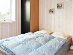 3 bedrooms, cribs/infant beds