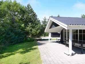 House | Terrace/patio - 8 Person Holiday Home in Blavand (Blavand)
