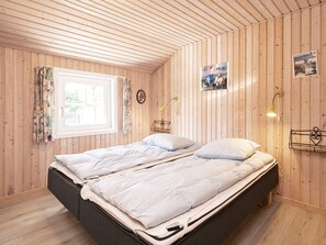 Room - 8 Person Holiday Home in Blavand (Blavand)