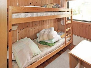 2 bedrooms, cribs/infant beds
