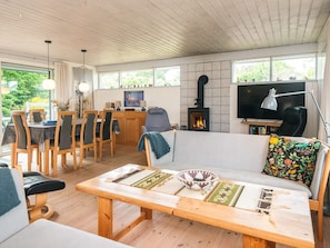 House | Interior - Quaint Holiday Home near Glesborg with Roofed Terrace (Glesborg)