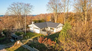 House | Exterior - Quaint Holiday Home near Glesborg with Roofed Terrace (Glesborg)
