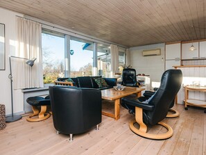 House | Interior - Quaint Holiday Home near Glesborg with Roofed Terrace (Glesborg)