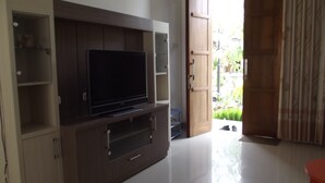Unclassified image, 3 of 20, button - Three Bedrooms House With a Pool (Baturetno)