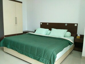 House, 3 Bedrooms, Accessible, Terrace | 3 bedrooms, bed sheets - Three Bedrooms House With a Pool (Baturetno)