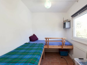 2 bedrooms, cribs/infant beds