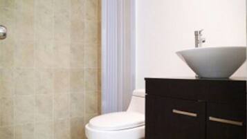 House, 3 Bedrooms, Smoking, Balcony | Bathroom | Free toiletries, towels