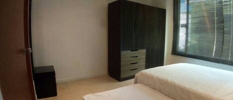 Hus, 3 soverom, røyk, balkong | 3 soverom, strykejern/-brett og sengetøy