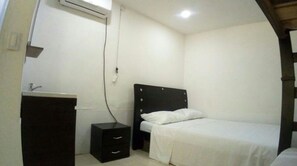 บ้านพัก, 3 ห้องนอน, สูบบุหรี่ได้, ระเบียง | 3 ห้องนอน, เตารีด/โต๊ะรีดผ้า, ผ้าปูที่นอน