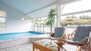 Huis | Zwembad | Een binnenzwembad, een buitenzwembad