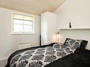 3 bedrooms, cribs/infant beds