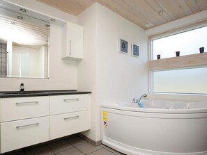 House | Spa treatment - 10 Person Holiday Home in Albaek (Aalbaek)