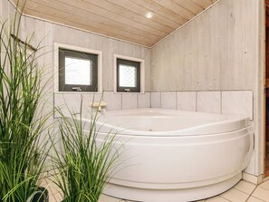 House | Spa treatment - 6 Person Holiday Home in Spottrup-by Traum (Spøttrup)