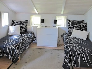 2 bedrooms, cribs/infant beds