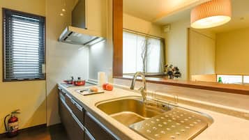 Fridge, microwave, stovetop, cookware/dishes/utensils