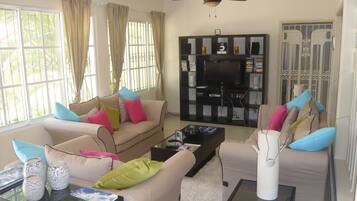 Villa, 5 habitaciones, para fumadores, alberca privada | Interior