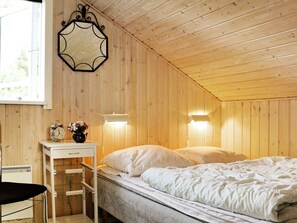 House | 2 bedrooms, individually furnished - 4 Person Holiday Home in Blavand (Blavand)