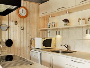 House | Private kitchen | Highchair - 4 Person Holiday Home in Blavand (Blavand)