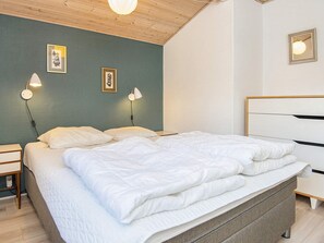 House | 3 bedrooms, individually furnished - 5 Person Holiday Home in Hemmet (Hemmet)