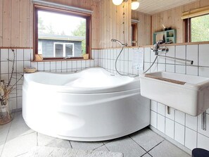 House | Bathroom - 5 Person Holiday Home in Hemmet (Hemmet)