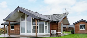 Vintage Holiday Home in Jutland near Sea