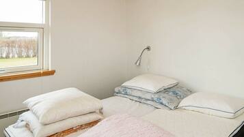 3 bedrooms, cots/infant beds