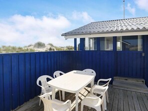 Outdoor dining - 4 Person Holiday Home in Blavand (Blavand)