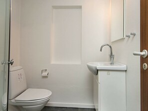 Bathroom - 8 Person Holiday Home in Romo (Rømø)