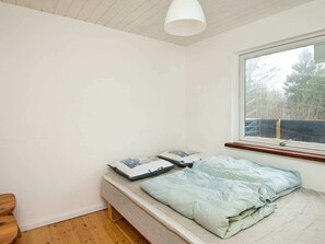 4 bedrooms, cots/infant beds - 8 Person Holiday Home in Romo (Rømø)