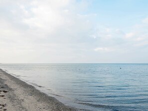 Beach - Alluring Holiday Home in Glesborg With Terrace (Glesborg)