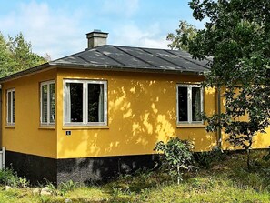 Exterior - Alluring Holiday Home in Glesborg With Terrace (Glesborg)