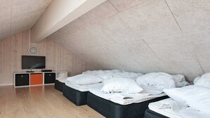 Room - 18 Person Holiday Home in Glesborg (Glesborg)