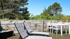 Balcony - Spacious Holiday Home in Blavand with Hot Tub (Blavand)