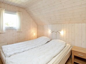 3 bedrooms, cribs/infant beds